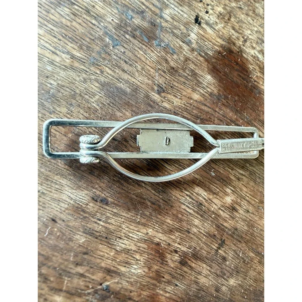 Vintage Lamode Silvertone Free Masonry Thai Clip With Black Inlay ￼￼